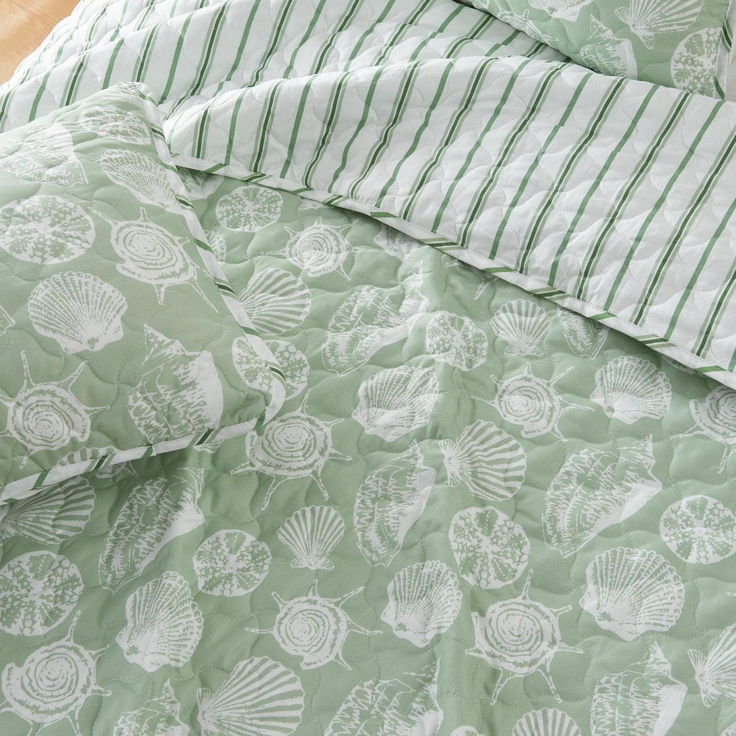 Sleep City King / Large Seashells Quilts Green Seashell Quilt - Emerald Bay Great Bay Home