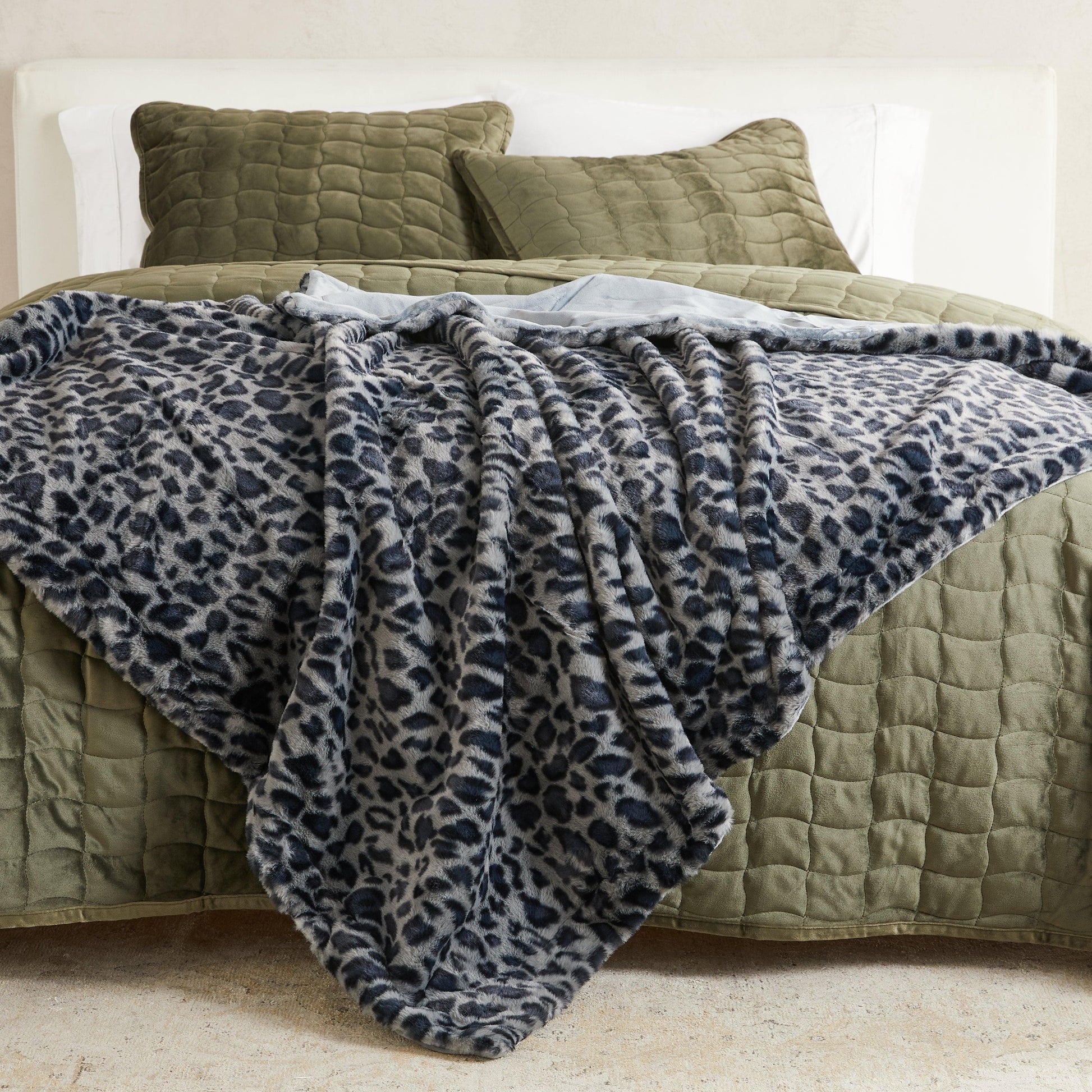 Sleep City 50" x 60" / Grey / Black Leopard Blankets Faux Fur Printed Throw Blanket - Aaliyah Collection Great Bay Home