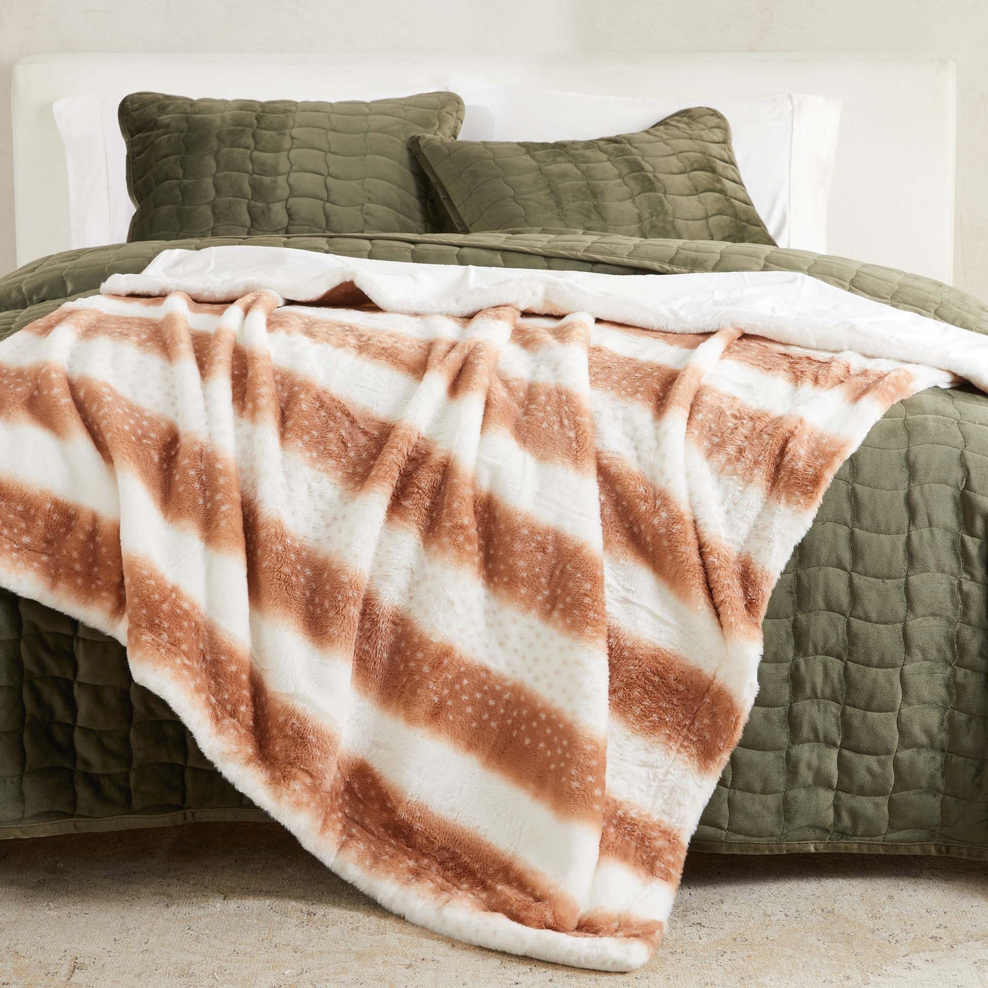 Sleep City 50" x 60" / Tan / White Fawn Blankets Faux Fur Printed Throw Blanket - Aaliyah Collection Great Bay Home