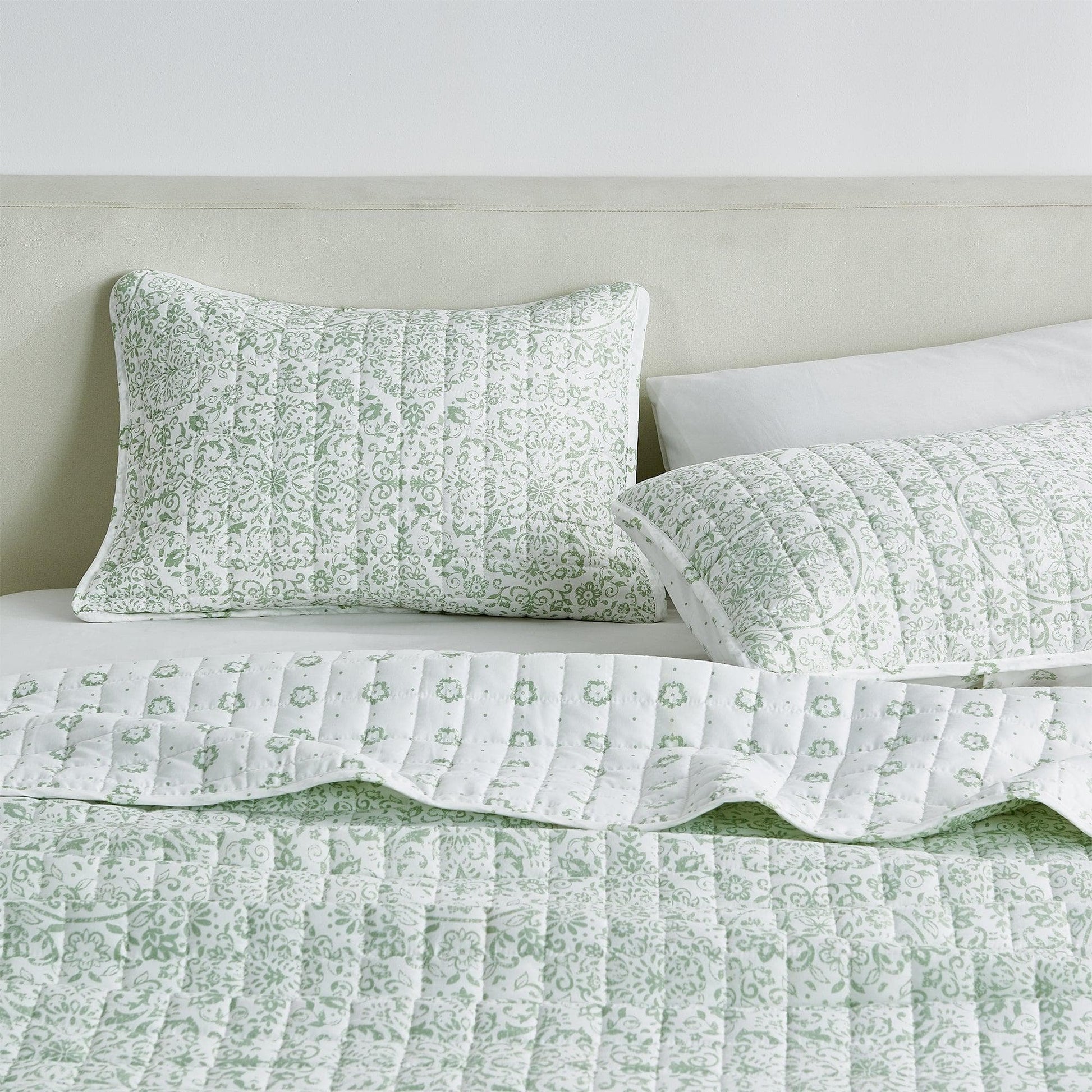 Sleep City Twin / Twin XL / Eucalyptus Floral Quilts & Comforters Floral Medallion Printed Microfiber Quilt Set - Kaleigh Collection Great Bay Home