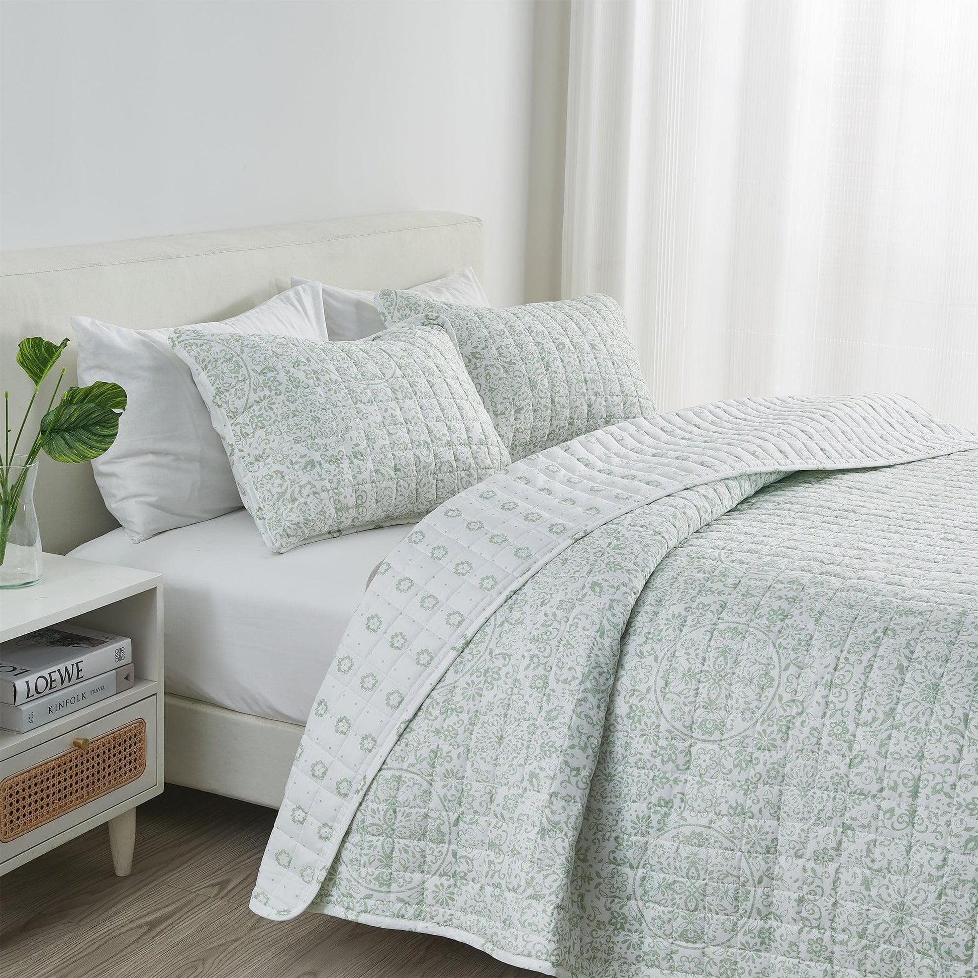 Sleep City Twin / Twin XL / Eucalyptus Floral Quilts & Comforters Floral Medallion Printed Microfiber Quilt Set - Kaleigh Collection Great Bay Home