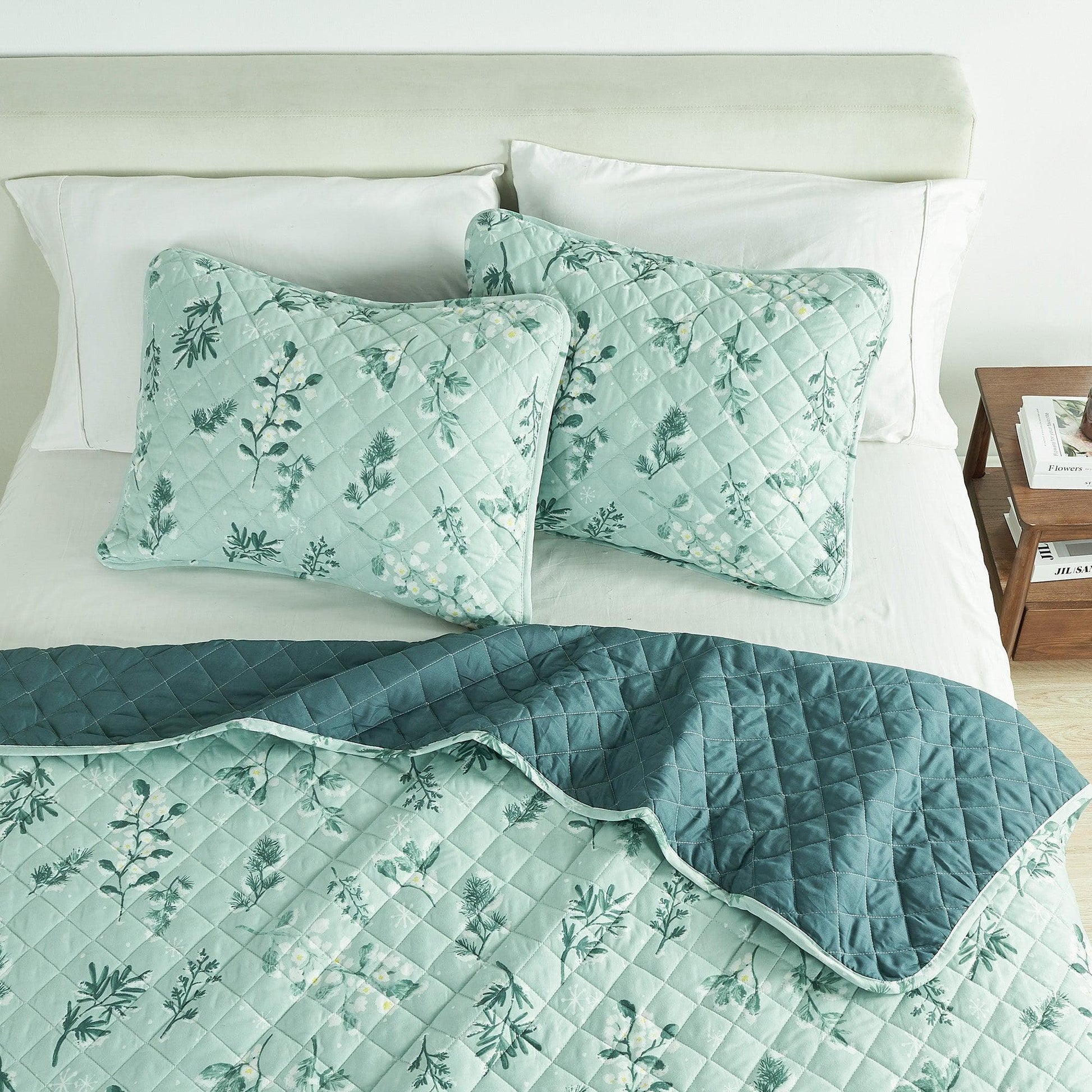 Sleep City Full / Queen / Snowy Botanical Quilts & Comforters Snowy Botanical Quilt Set - Mariela Collection Great Bay Home