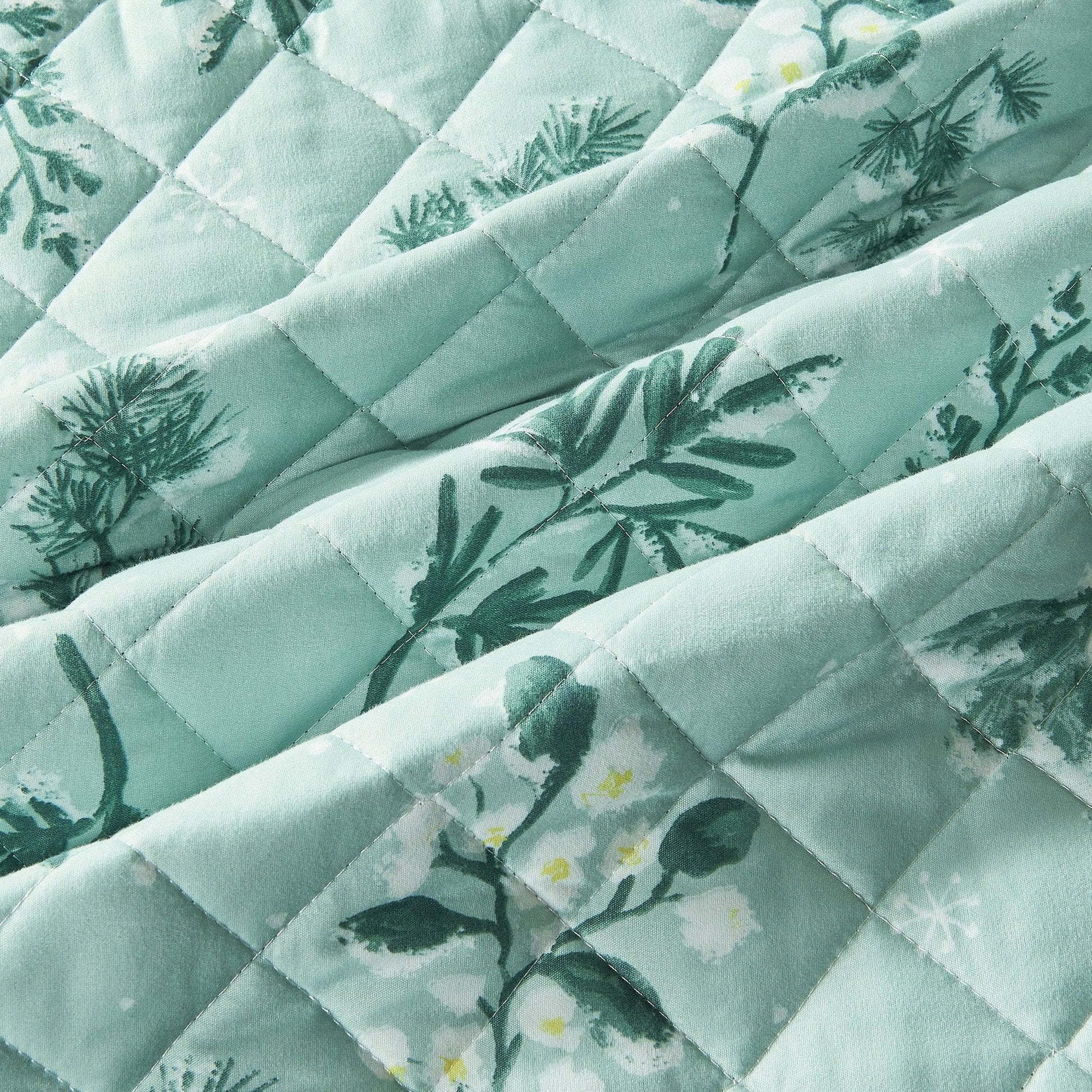 Sleep City Full / Queen / Snowy Botanical Quilts & Comforters Snowy Botanical Quilt Set - Mariela Collection Great Bay Home