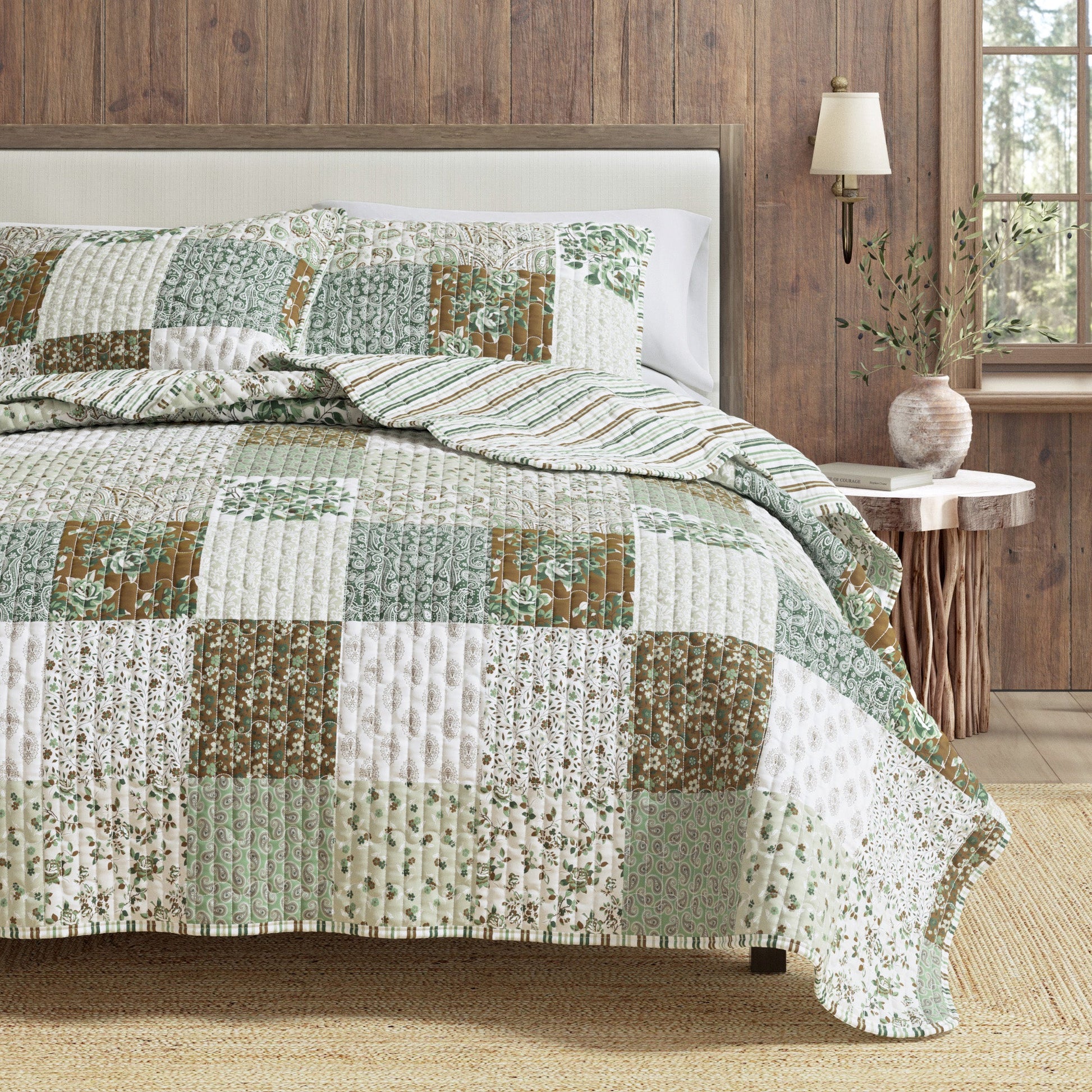 Sleep City Twin / Twin XL / Floral Grid - Brown Quilts & Comforters Floral Patchwork Quilt Set - Damia Collection Great Bay Home
