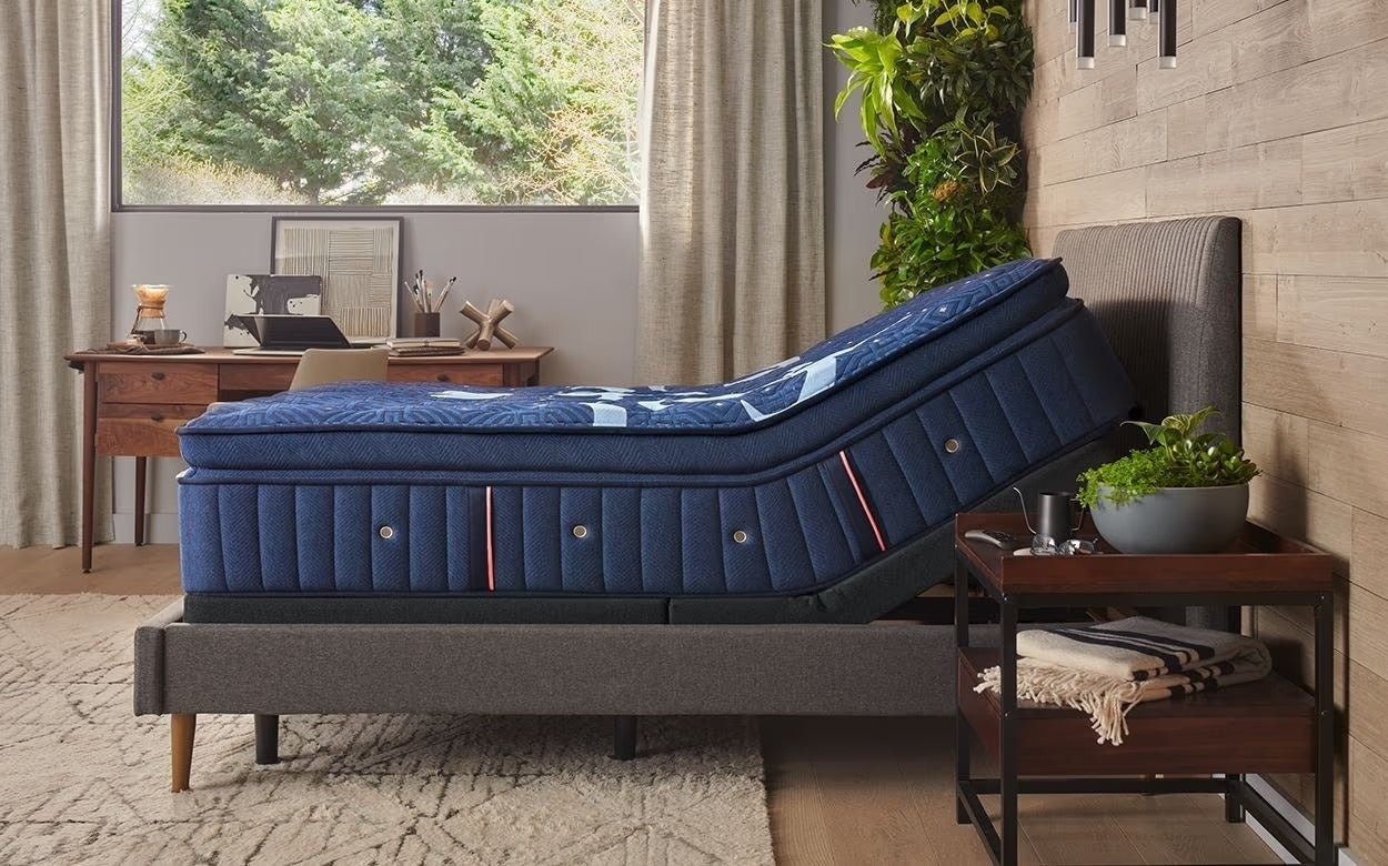 Sleep City Twin XL / Soft Mattress Lux Estate Pillow Top Stearns & Foster®