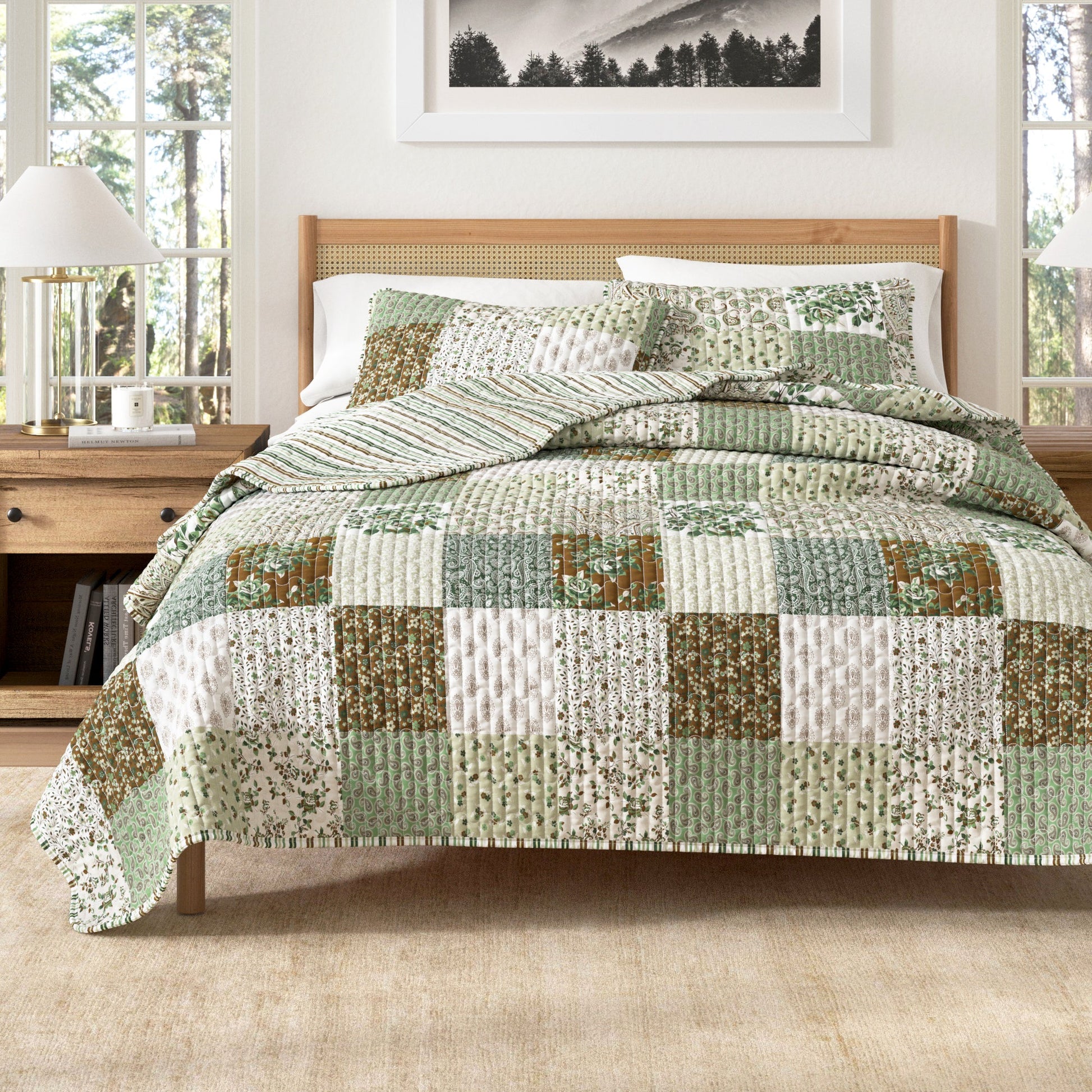 Sleep City Twin / Twin XL / Floral Grid - Brown Quilts & Comforters Floral Patchwork Quilt Set - Damia Collection Great Bay Home