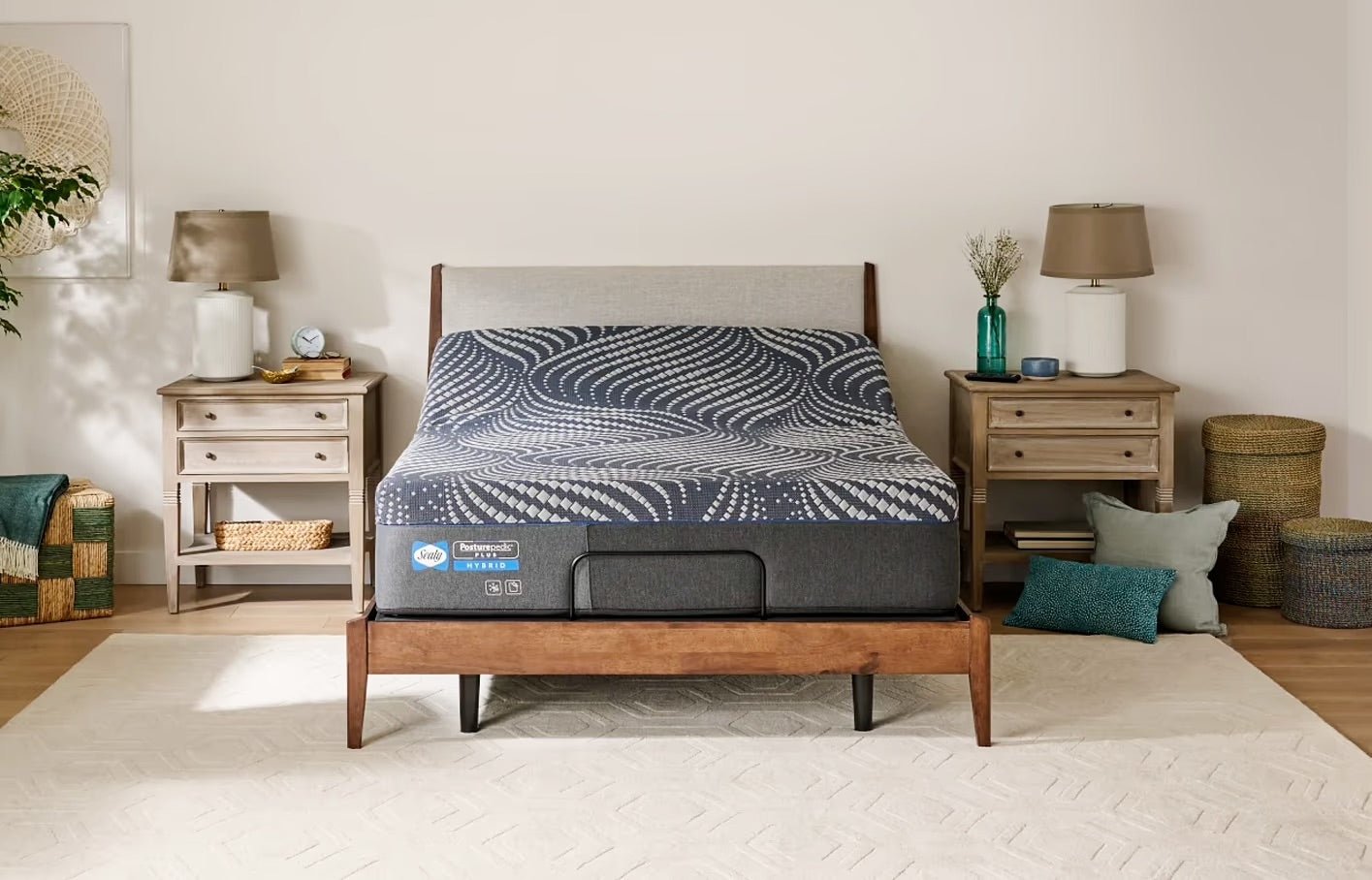 Sleep City Twin XL / Targeted Support / Medium Mattress Posturepedic® Plus Hybrid Sealy