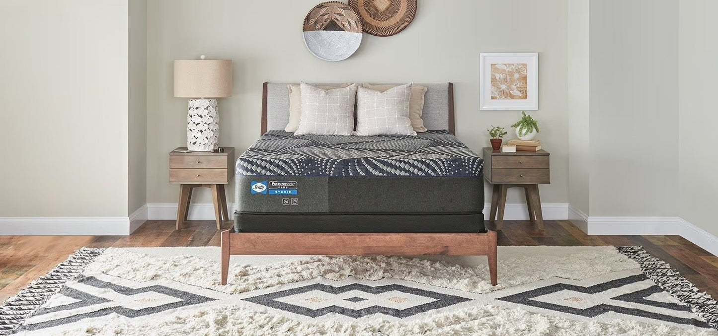 Sleep City Twin XL / Targeted Support / Medium Mattress Posturepedic® Plus Hybrid Sealy