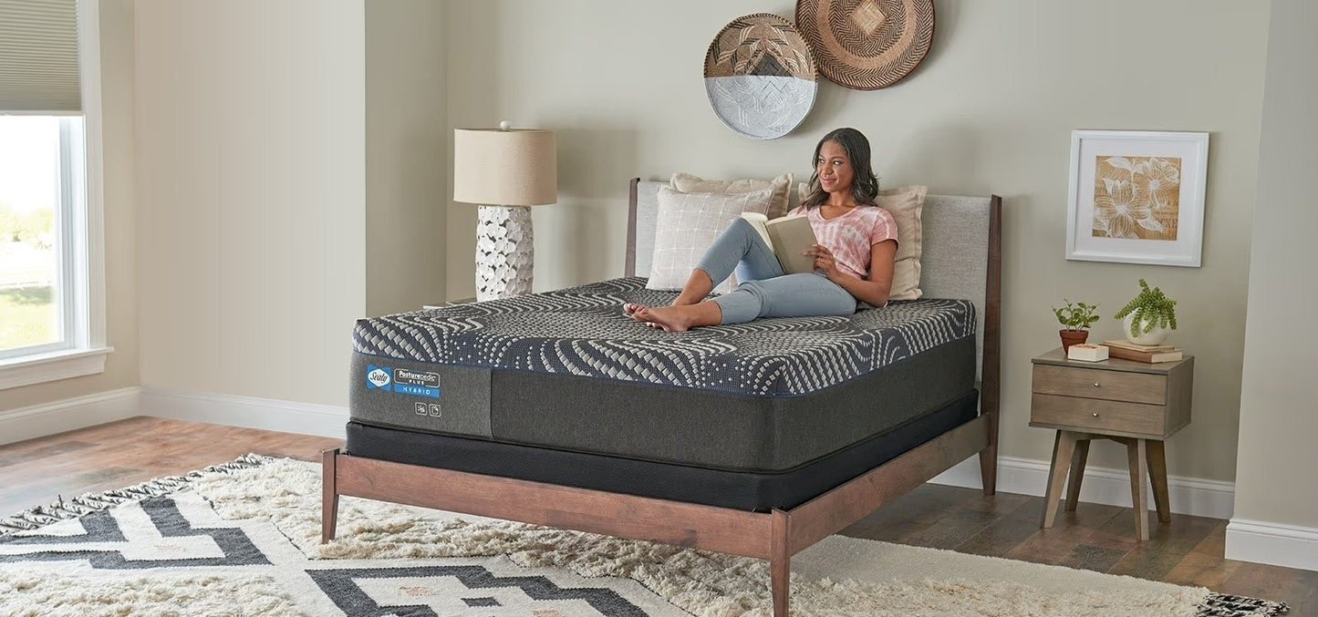 Sleep City Twin XL / Targeted Support / Medium Mattress Posturepedic® Plus Hybrid Sealy