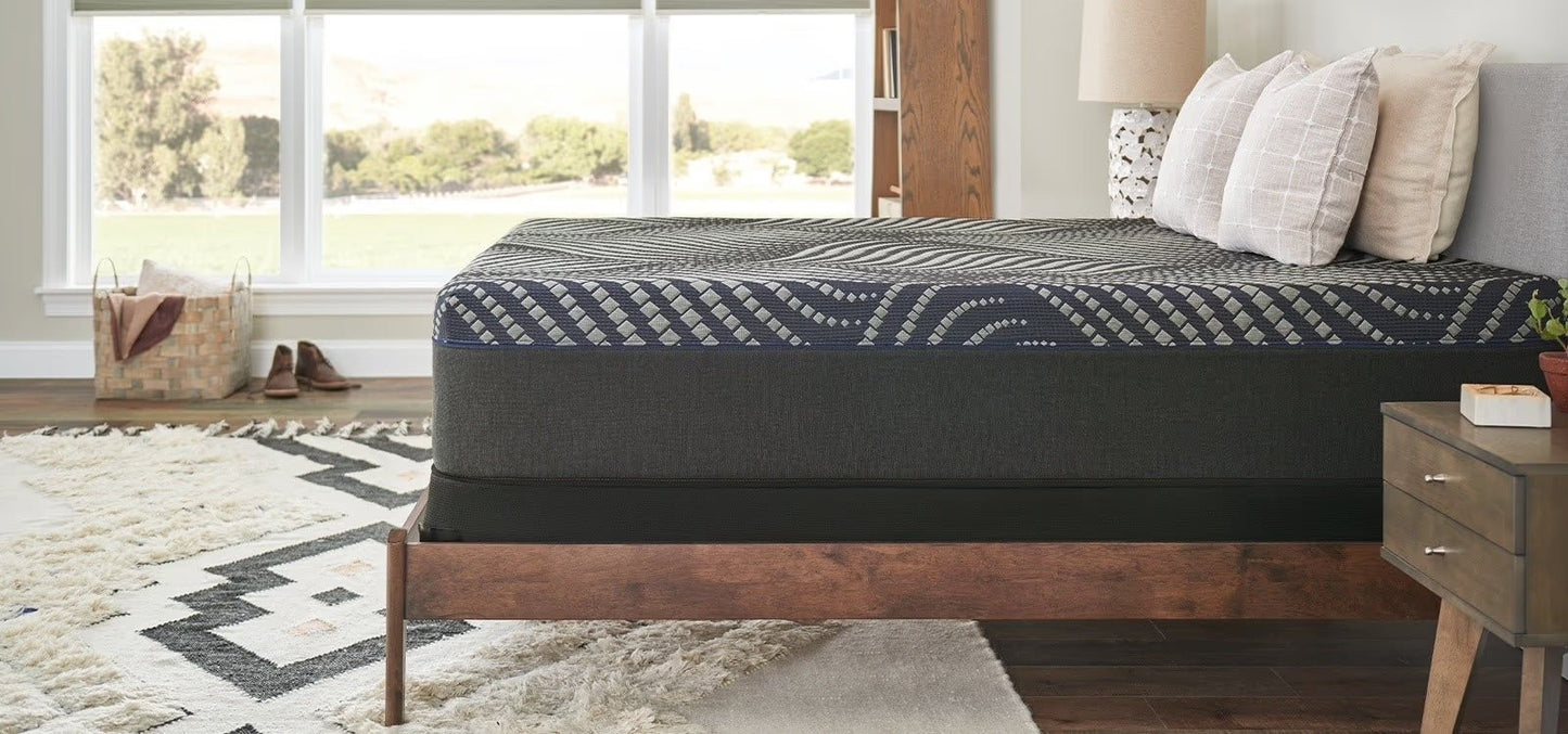 Sleep City Twin XL / Targeted Support / Medium Mattress Posturepedic® Plus Hybrid Sealy