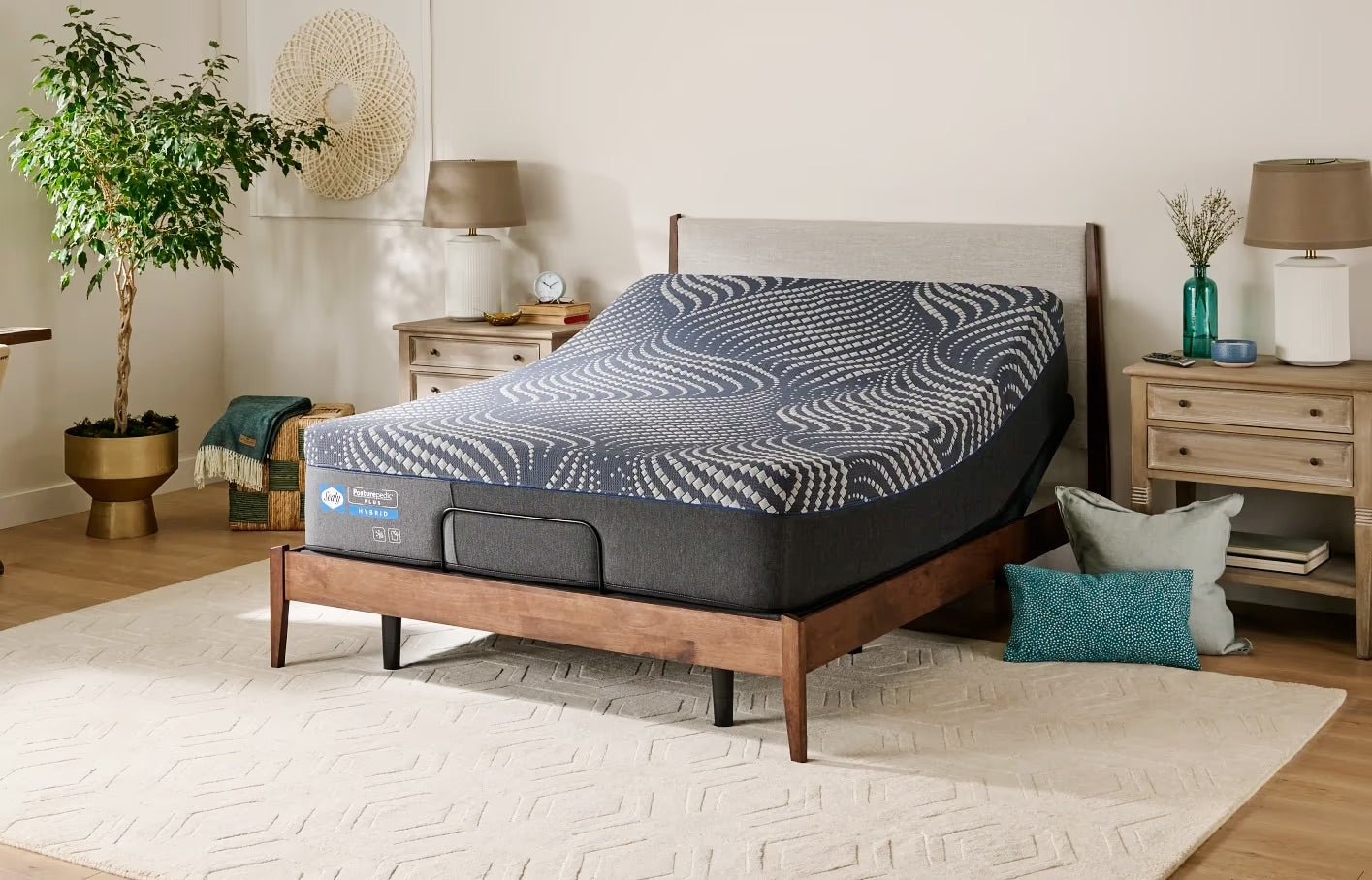 Sleep City Twin XL / Targeted Support / Medium Mattress Posturepedic® Plus Hybrid Sealy