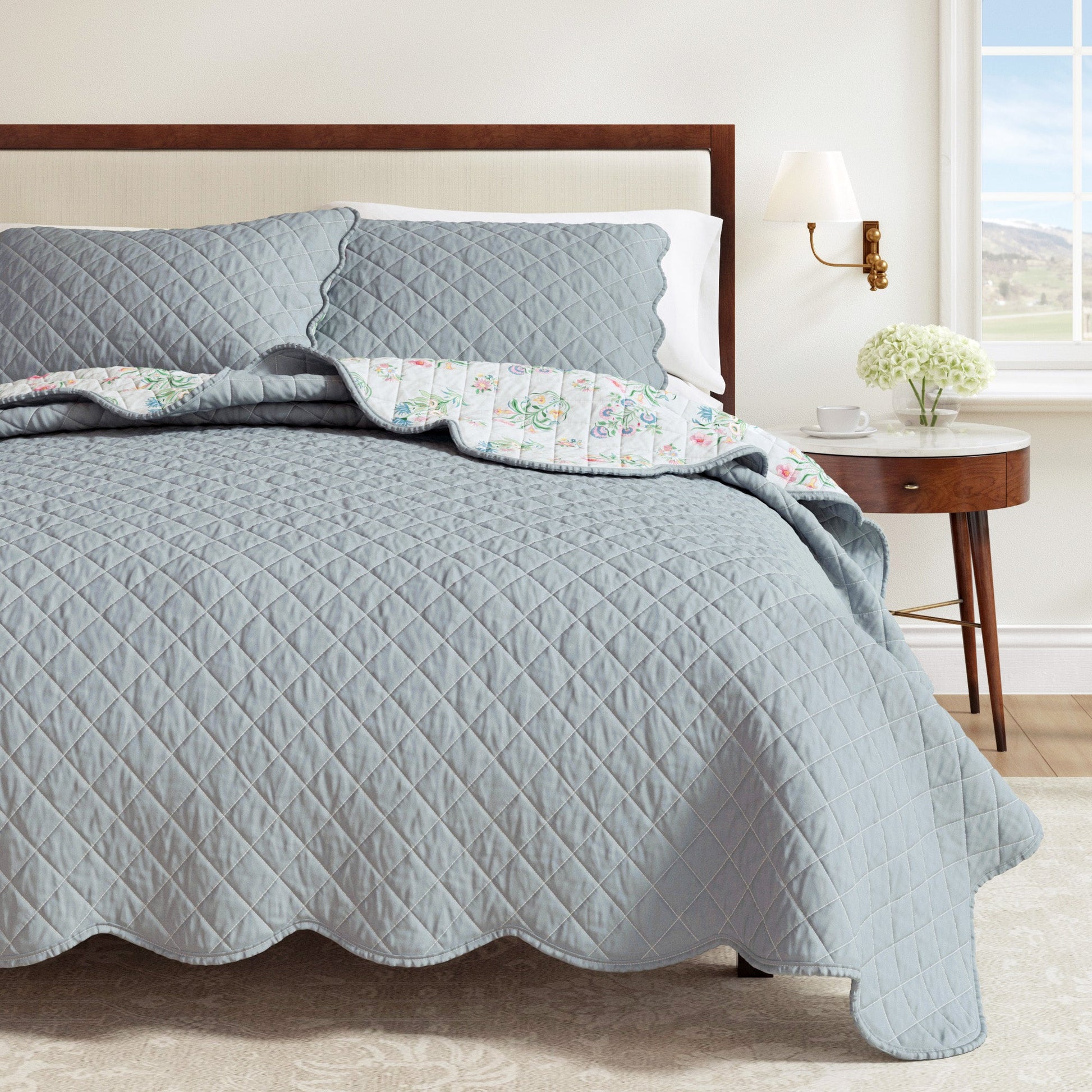 Sleep City King / Cal King / Thriving Flowers Quilts & Comforters Floral Print & Scallopeded Edge Cotton Quilt Set - Katrin Collection Great Bay Home