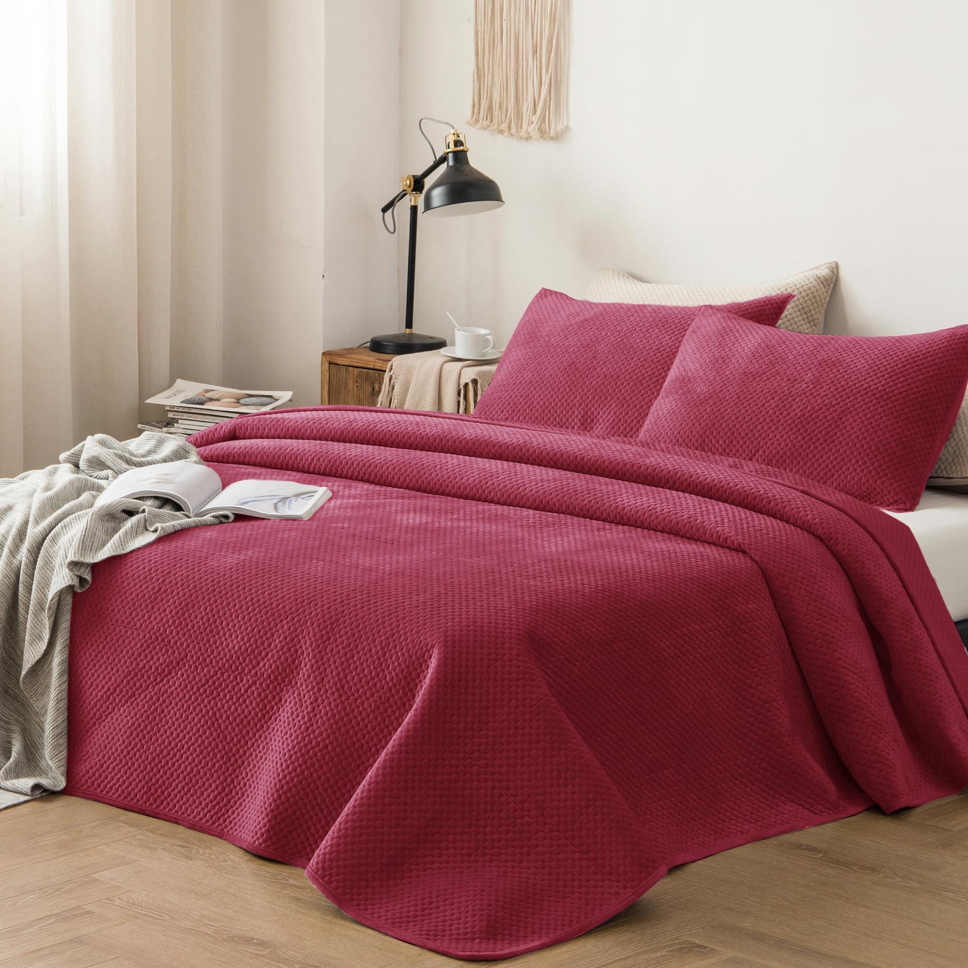 Sleep City Queen / Holly Red Bedspread Kasentex All Season Cozy Velvet Quilt Set with Shams, Queen, King, Room Decor, Graduation Gifts Kasentex