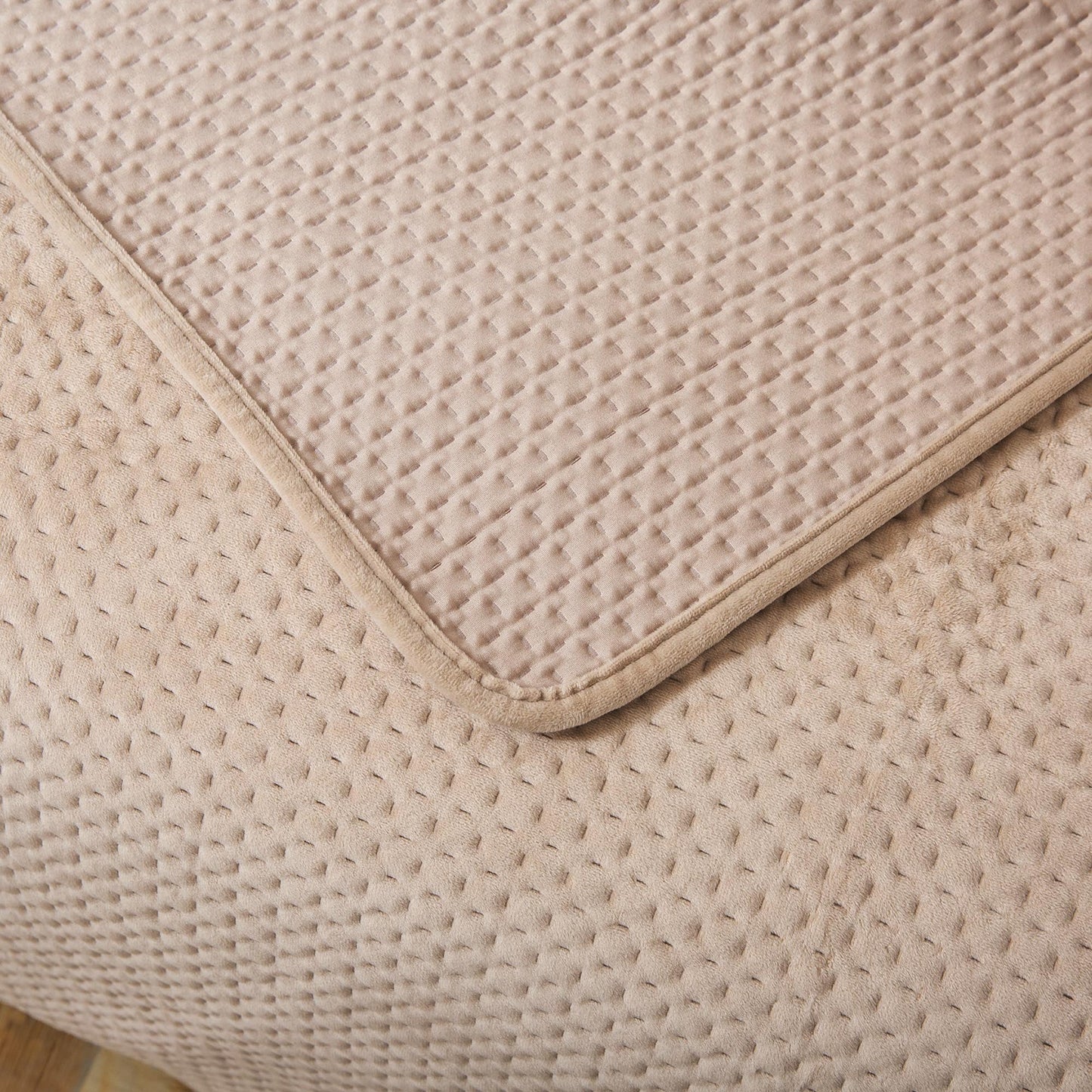 Ultra Soft Plush Poly-Velvet Quilt Set