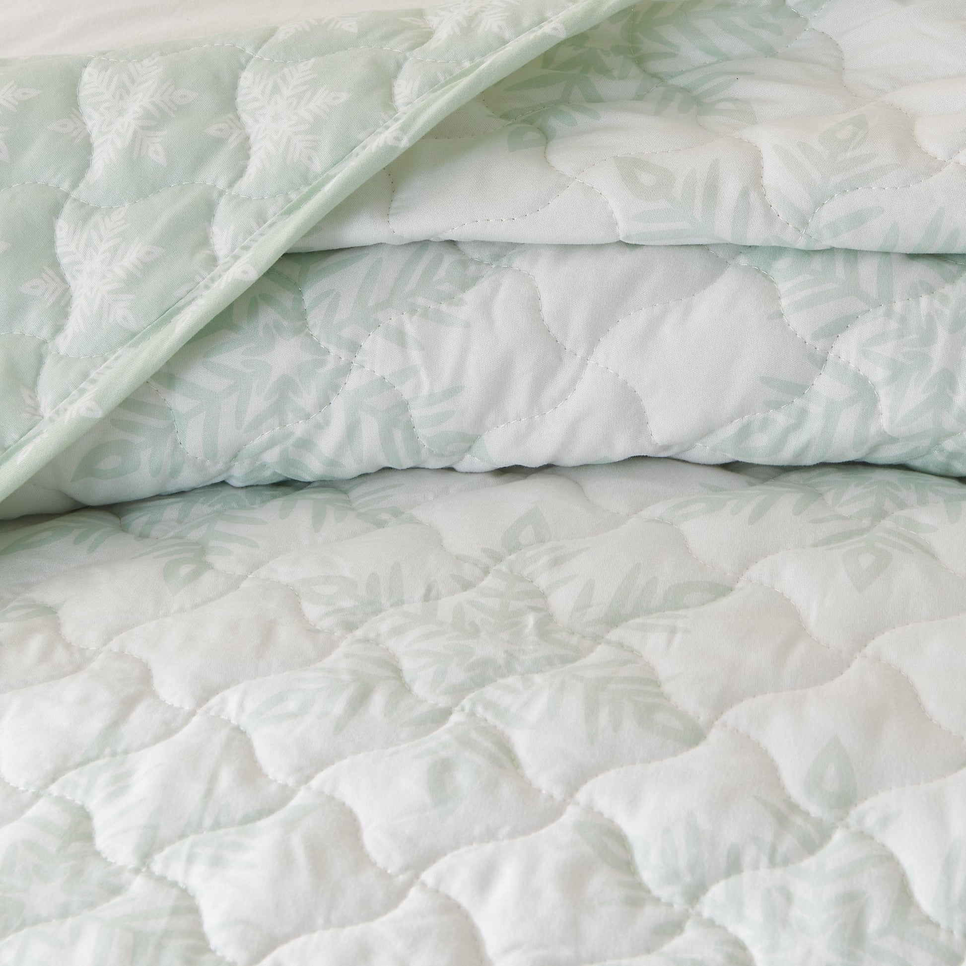 Sleep City Full / Queen / Large Snowflake 3 Piece Large Snowflake Quilt - Noemi Collection Great Bay Home