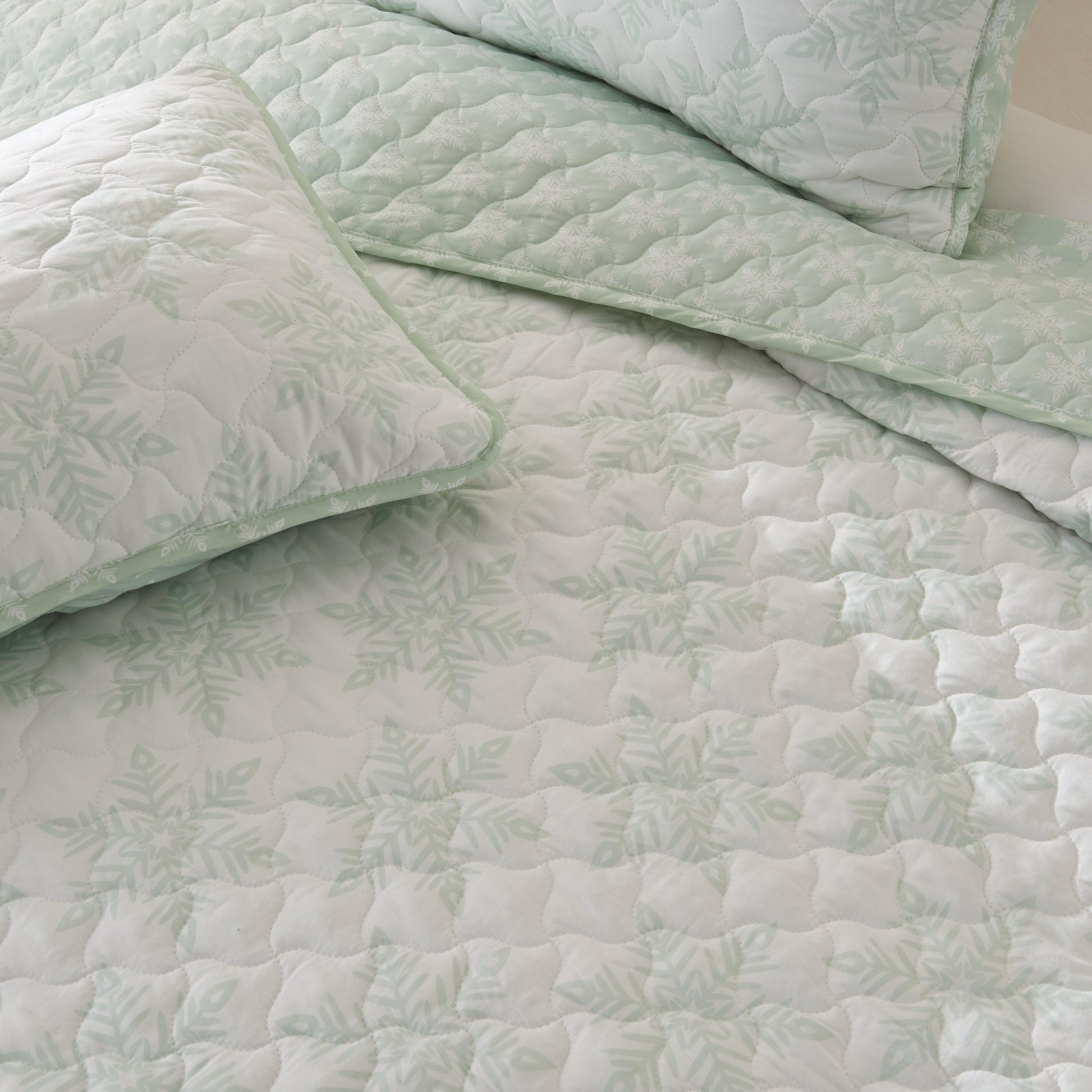 Sleep City Full / Queen / Large Snowflake 3 Piece Large Snowflake Quilt - Noemi Collection Great Bay Home