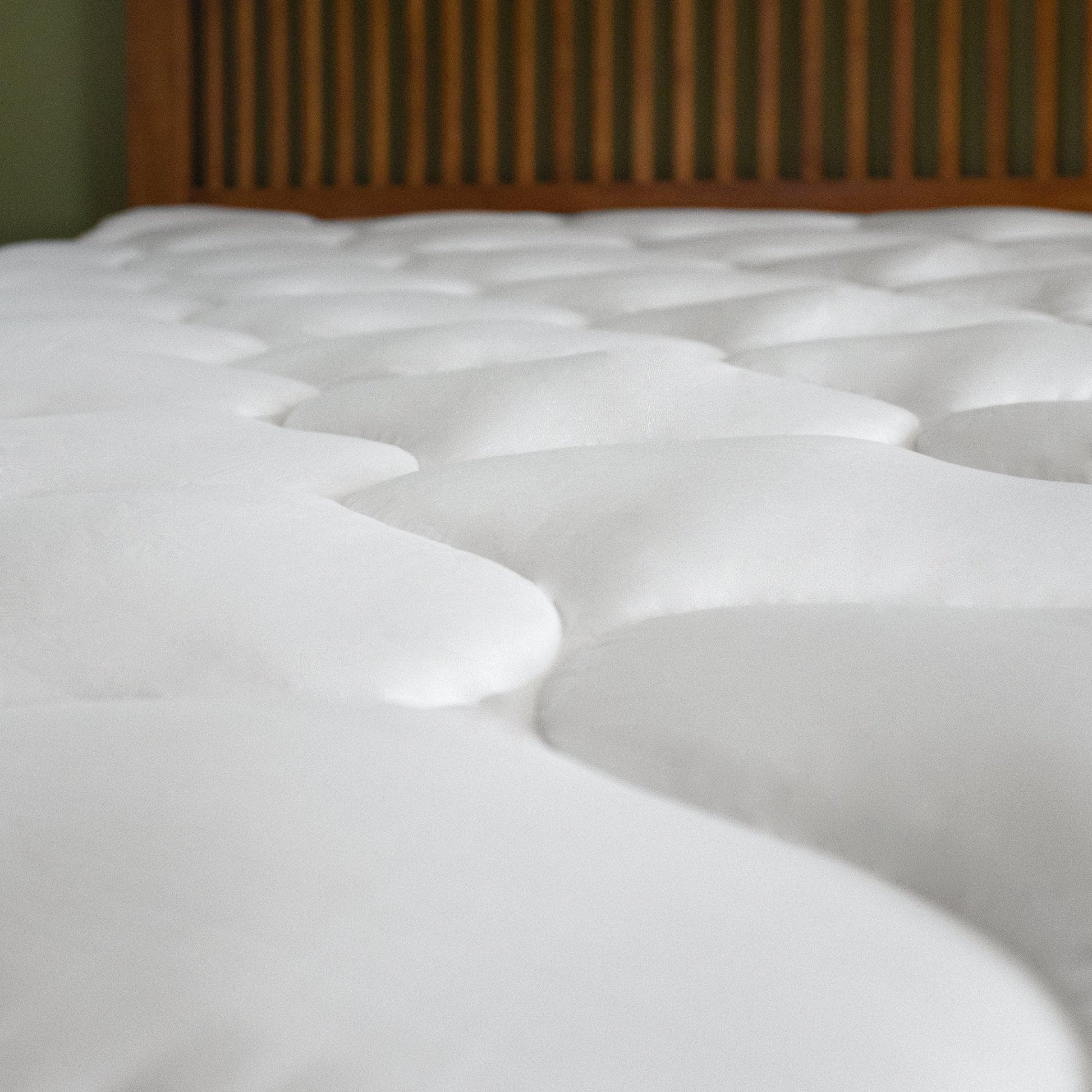Sleep City Twin / White Mattress Topper 2 Inch Thick Hypoallergenic Mattress Topper - Kyla Collection Great Bay Home