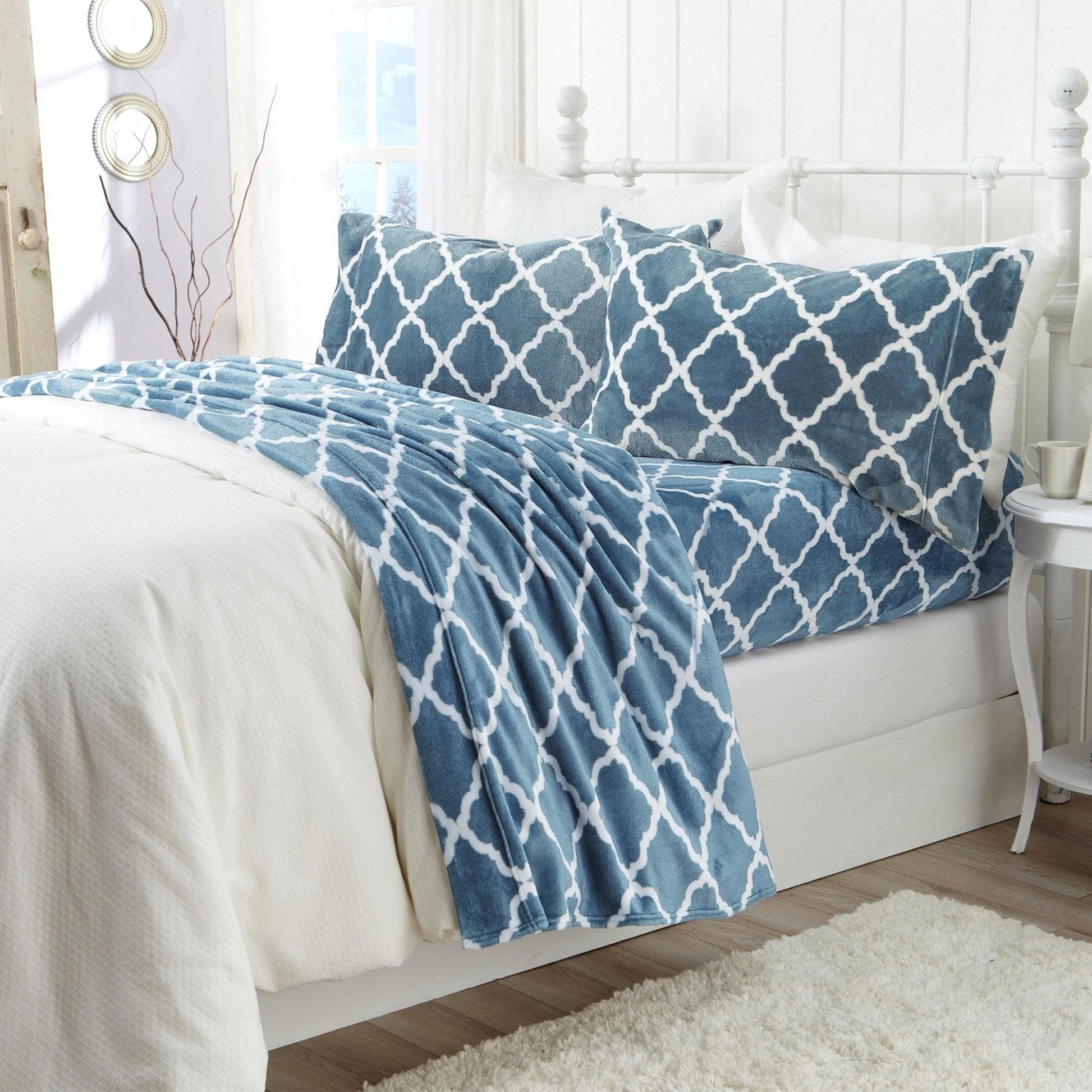 Sleep City Twin / Lattice - White / Jade Sheets 4-Piece Printed Plush Sheet - Velvet Luxe Lattice Collection Great Bay Home