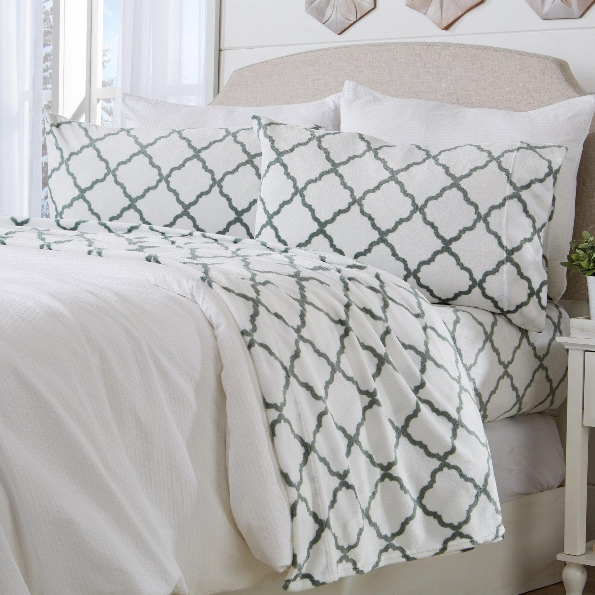 Sleep City Twin / Lattice - White / Jade Sheets 4-Piece Printed Plush Sheet - Velvet Luxe Lattice Collection Great Bay Home