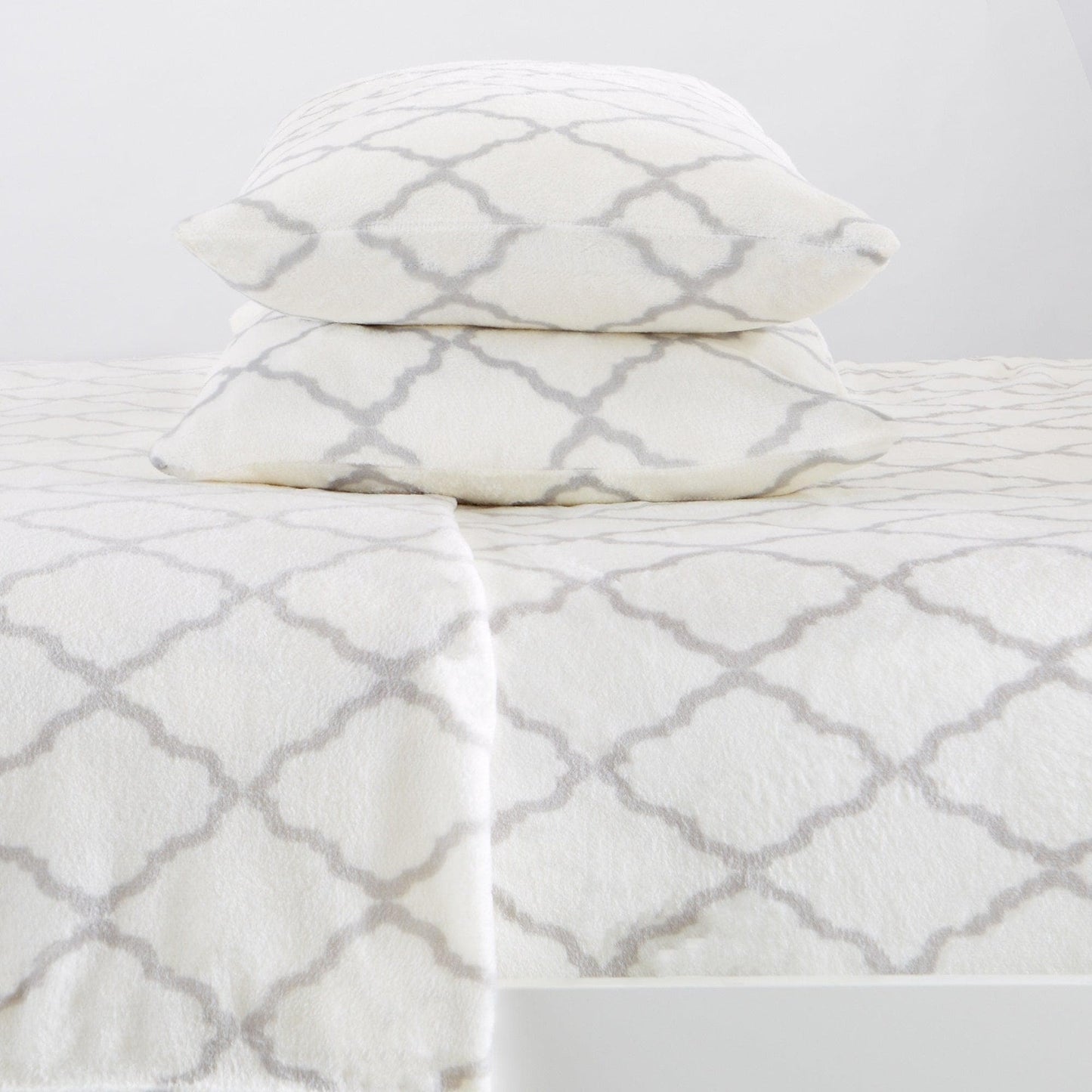 Sleep City Twin / Lattice - White / Grey Sheets 4-Piece Printed Plush Sheet - Velvet Luxe Lattice Collection Great Bay Home