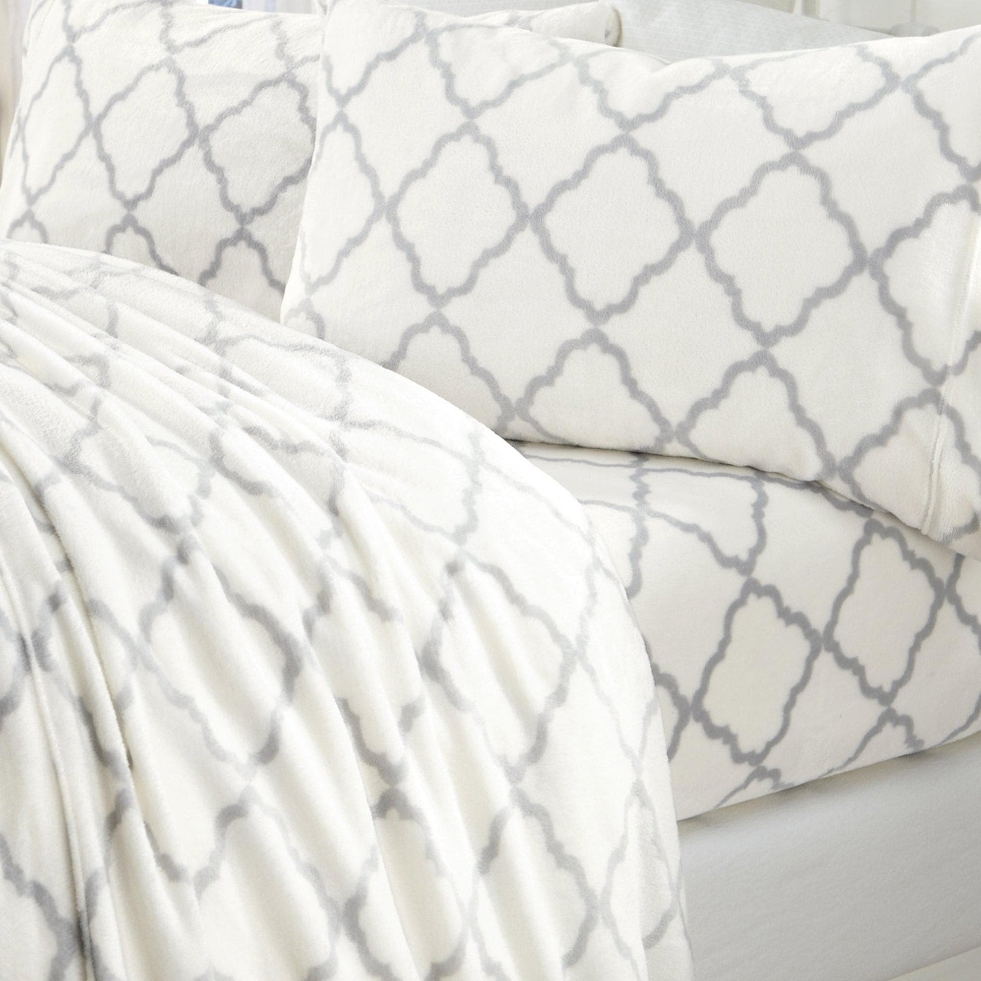 Sleep City Twin / Lattice - White / Jade Sheets 4-Piece Printed Plush Sheet - Velvet Luxe Lattice Collection Great Bay Home