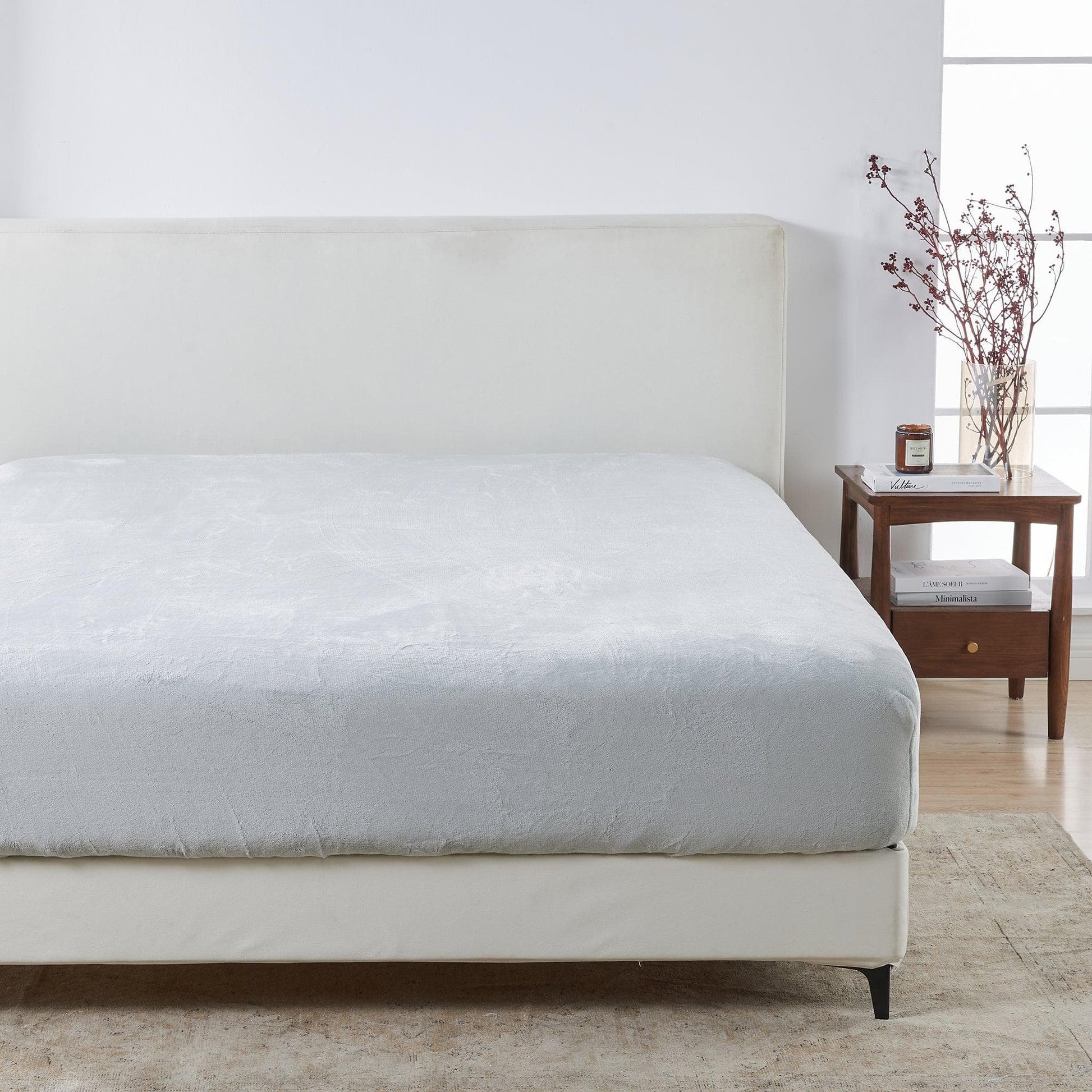 Sleep City Twin / Light Grey Bed Sheets Solid Plush Fitted Sheet - Velvet Luxe Collection Great Bay Home
