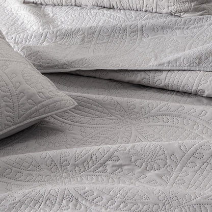 3-Piece Oversized Medallion Quilt Set - Clara Collection