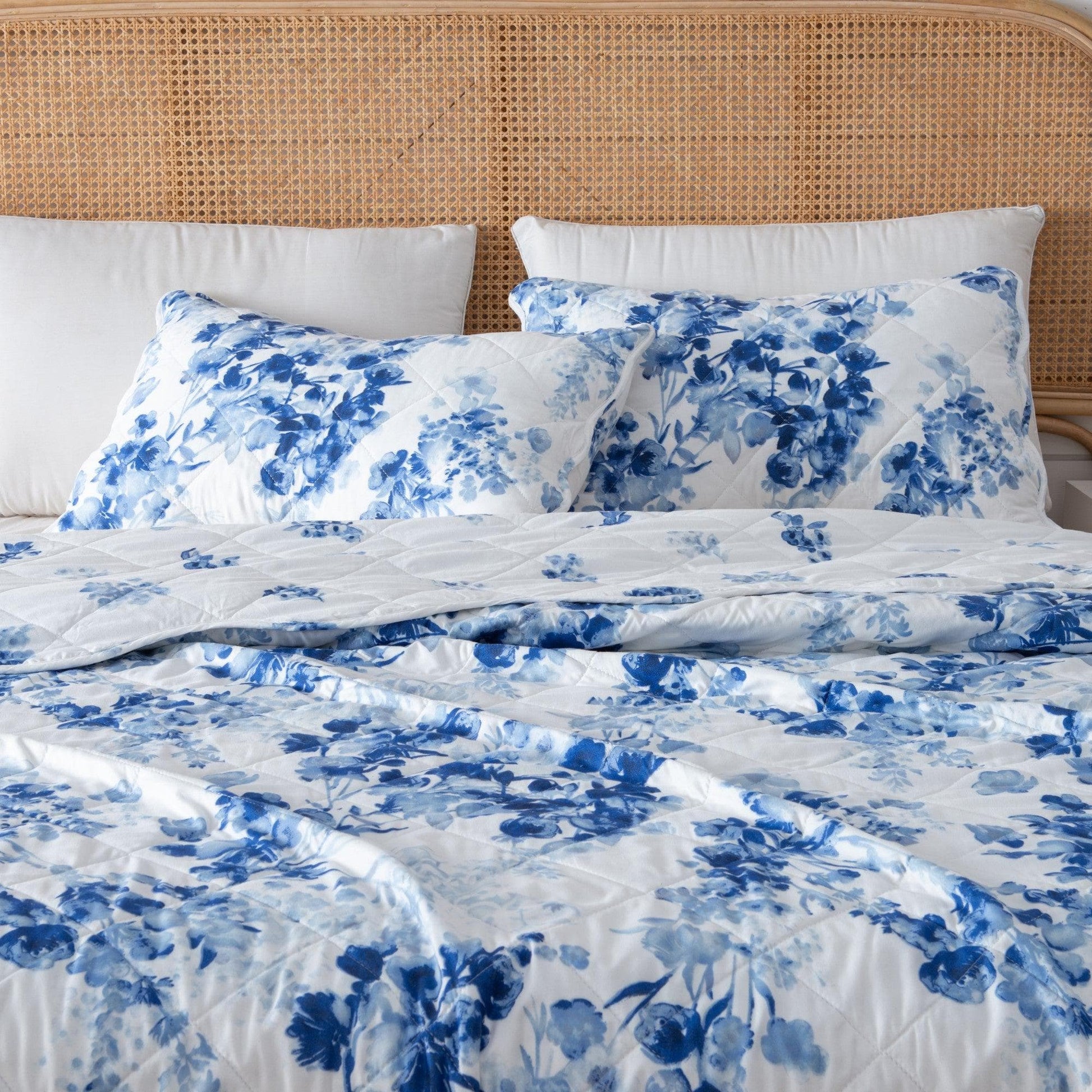 Sleep City Twin / Jacqueline Quilts Watercolor Leaves 3 Piece Quilt Set - Jacqueline Collection Great Bay Home