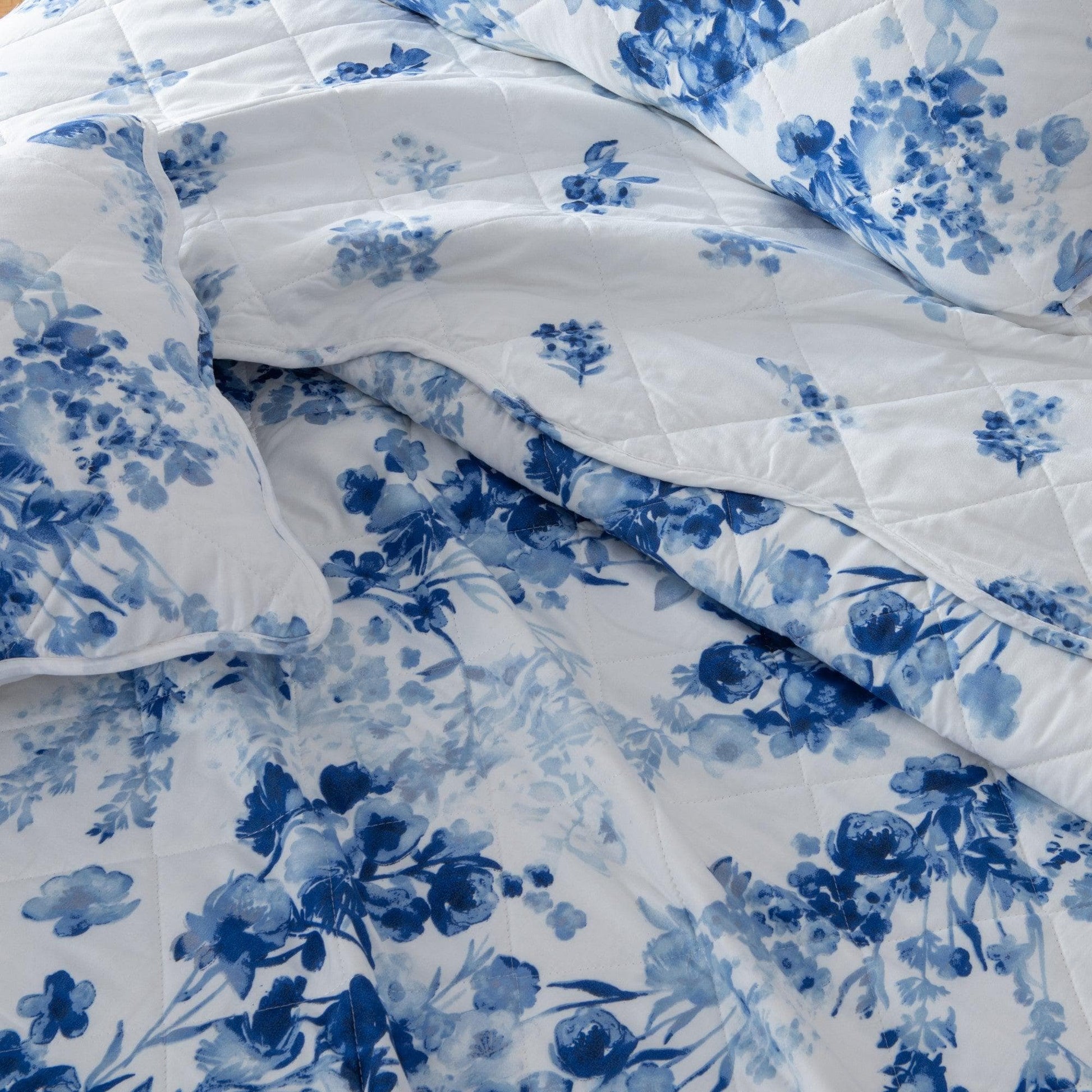 Sleep City Twin / Jacqueline Quilts Watercolor Leaves 3 Piece Quilt Set - Jacqueline Collection Great Bay Home